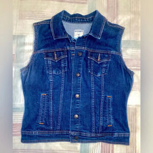 Old navy denim jacket with a handma art on a back